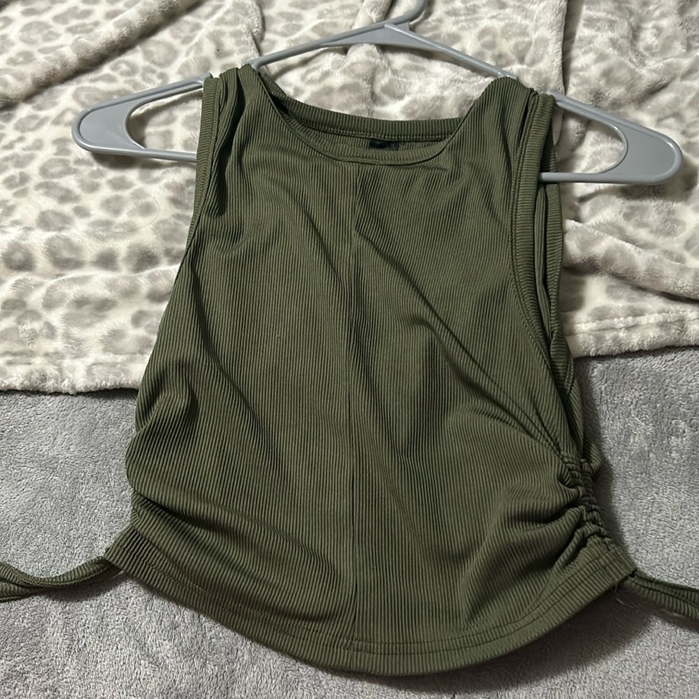 From SHEIN. Green crop top. Has stretchy thing on the side. Size S.